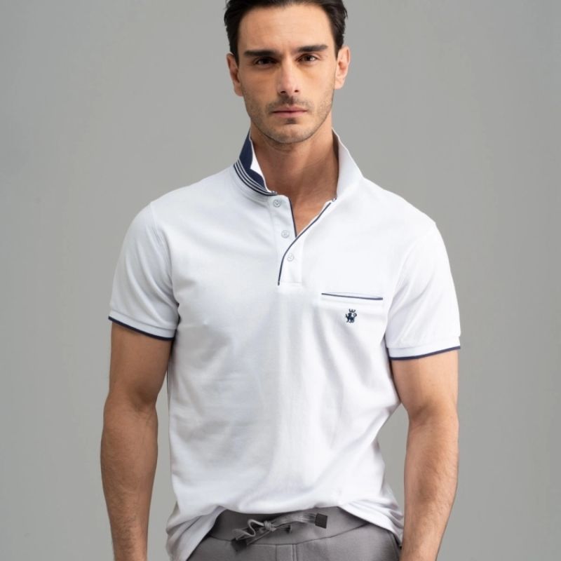 Ragazzo mezzo busto con Polo uomo mezza manica con taschino